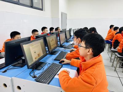 創(chuàng)新驅(qū)動未來 第四屆信息技術(shù)科技節(jié)—創(chuàng)意編程與計(jì)算機(jī)信息技術(shù)開發(fā)